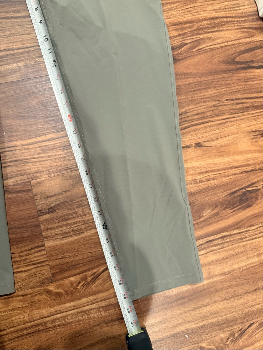 Lululemon Bowline Pant 30"
Stretch Ripstop Rover Green Medium - Picture 2 of 10